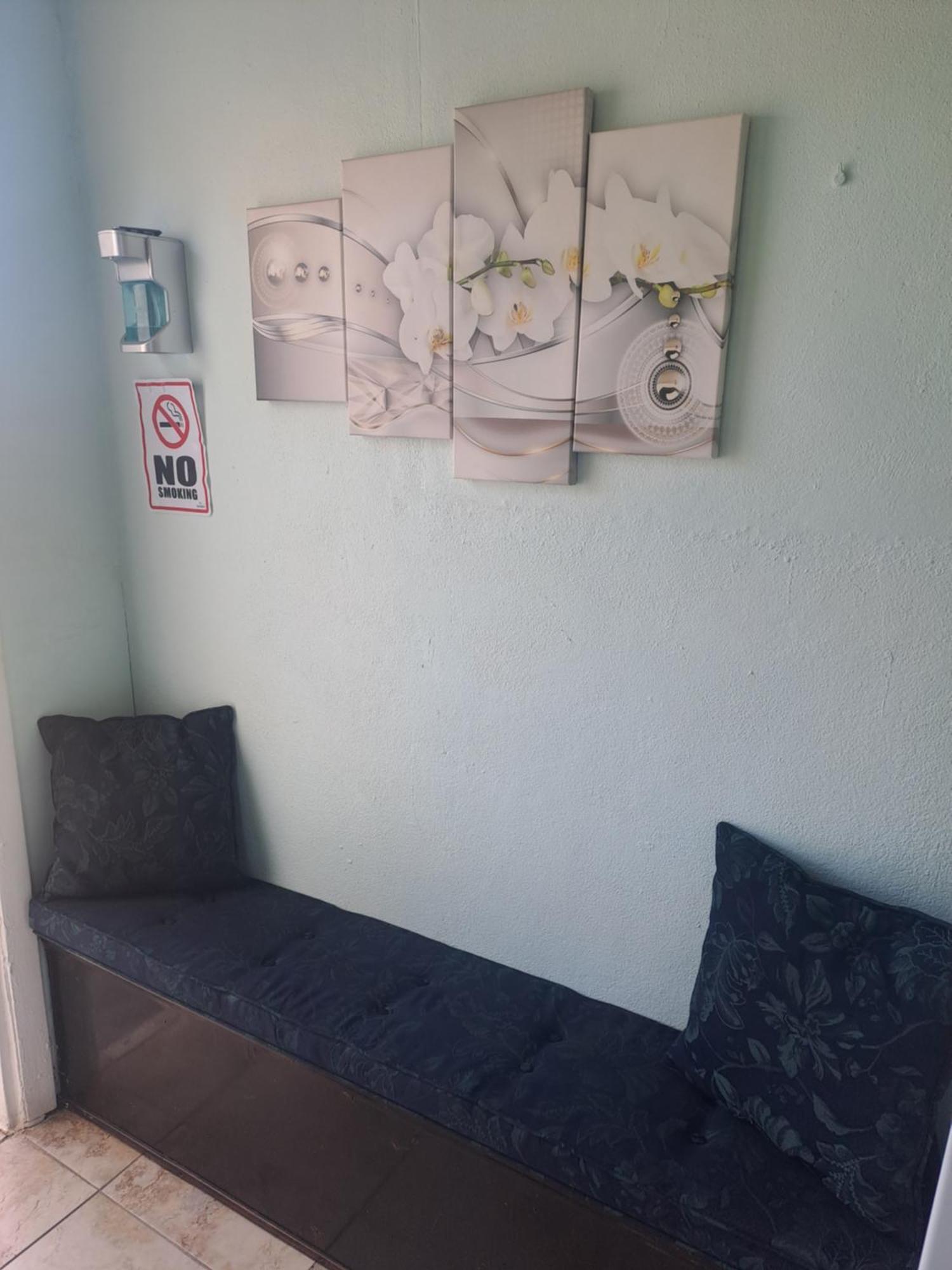 The Cozy Corner * Nassau
